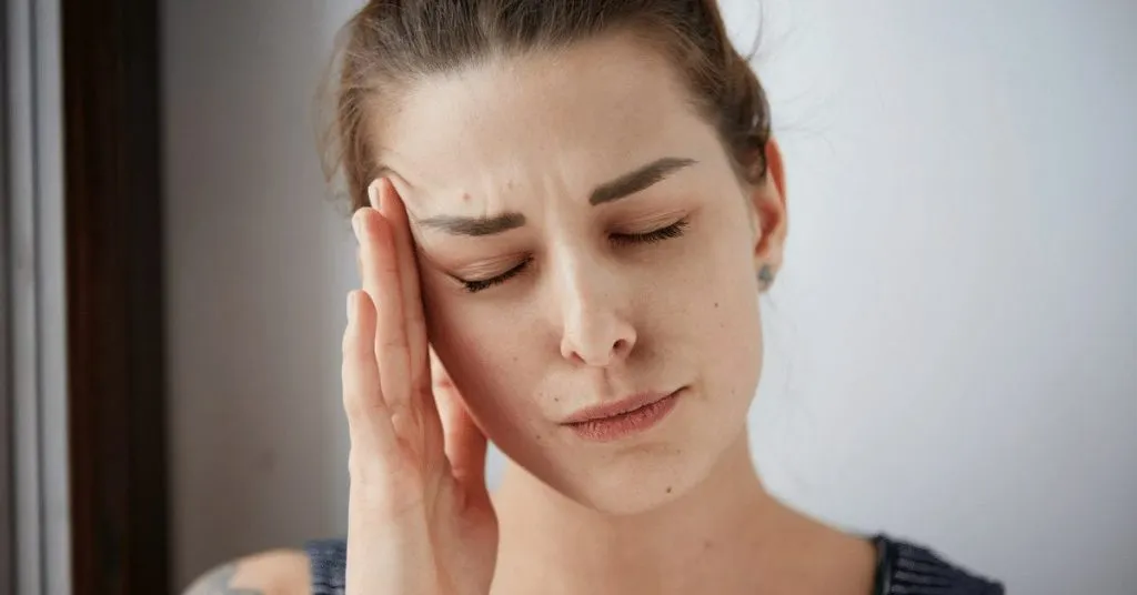 از کجا بدانیم میگرن داریم؟