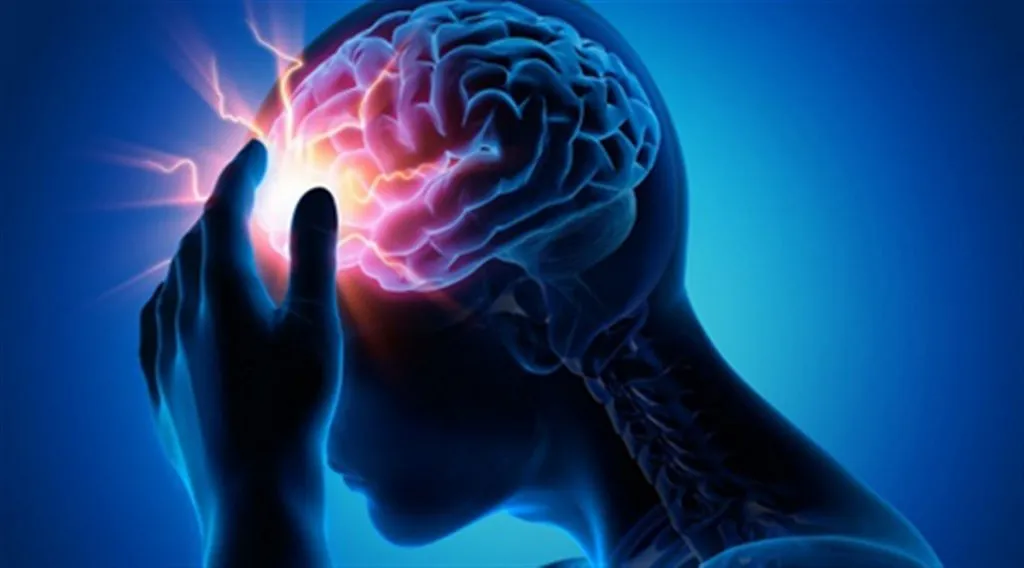 بررسی علائم آسیب مغزی تروماتیک (TBI) با متخصص مغز و اعصاب برای سردرد 