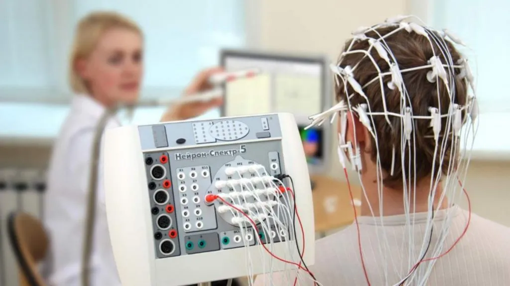 نوار مغز یا الکتروانسفالوگرام (EEG)