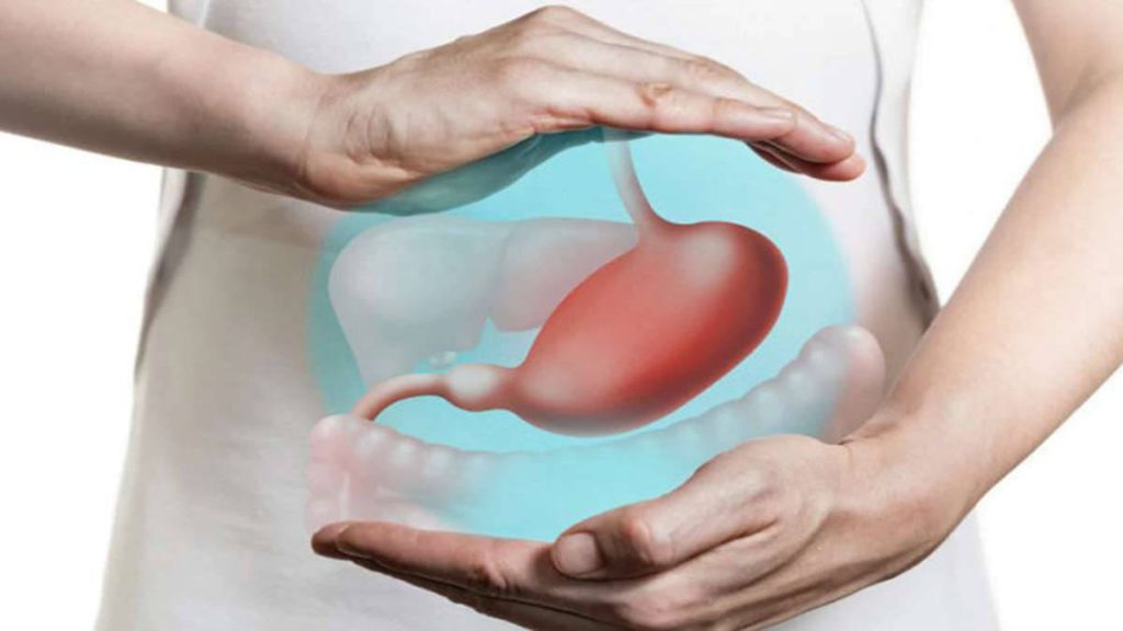 پزشک متخصص در حال تشریح بوتاکس معده